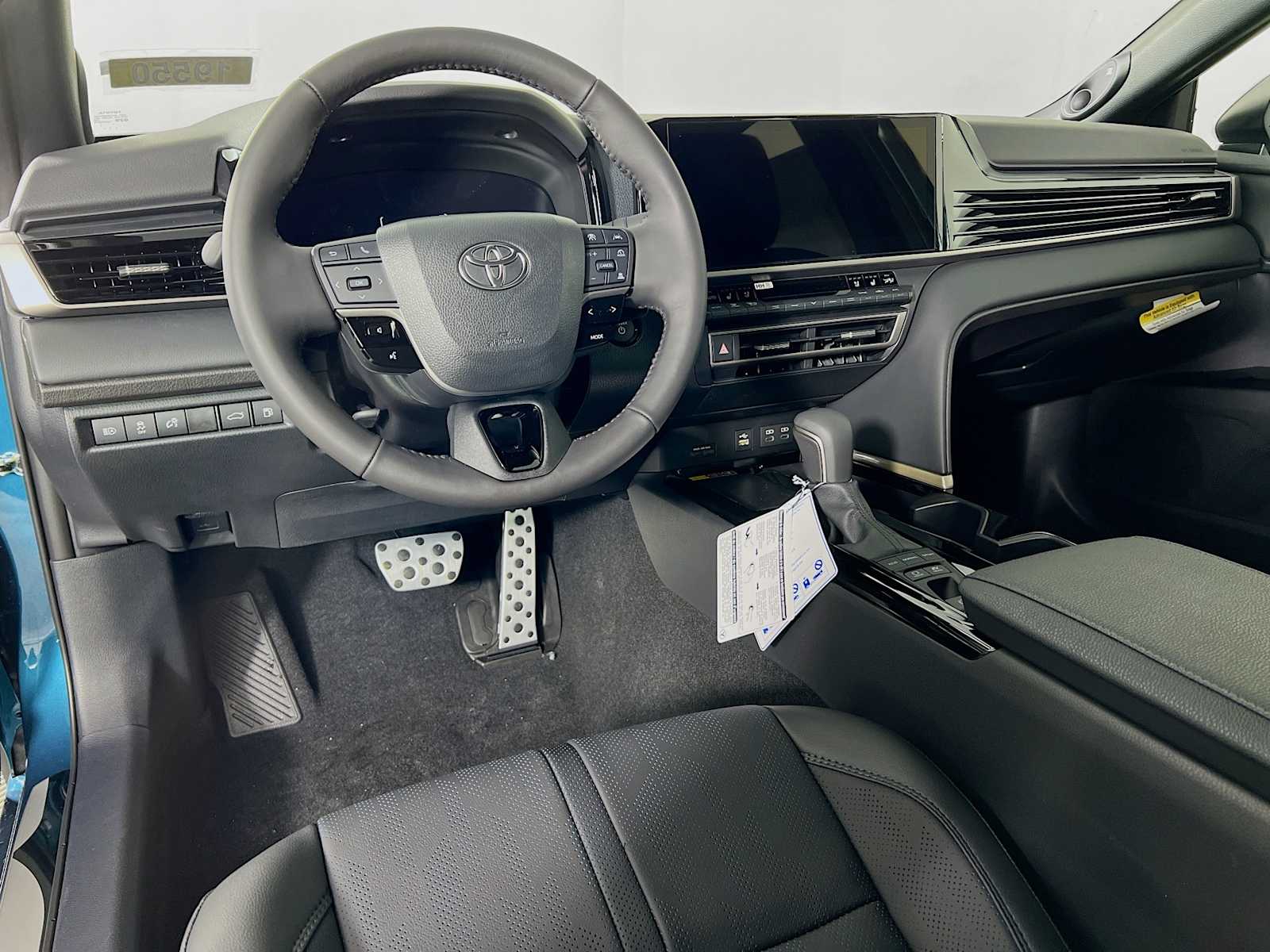2025 Toyota Camry XSE - Photo 6