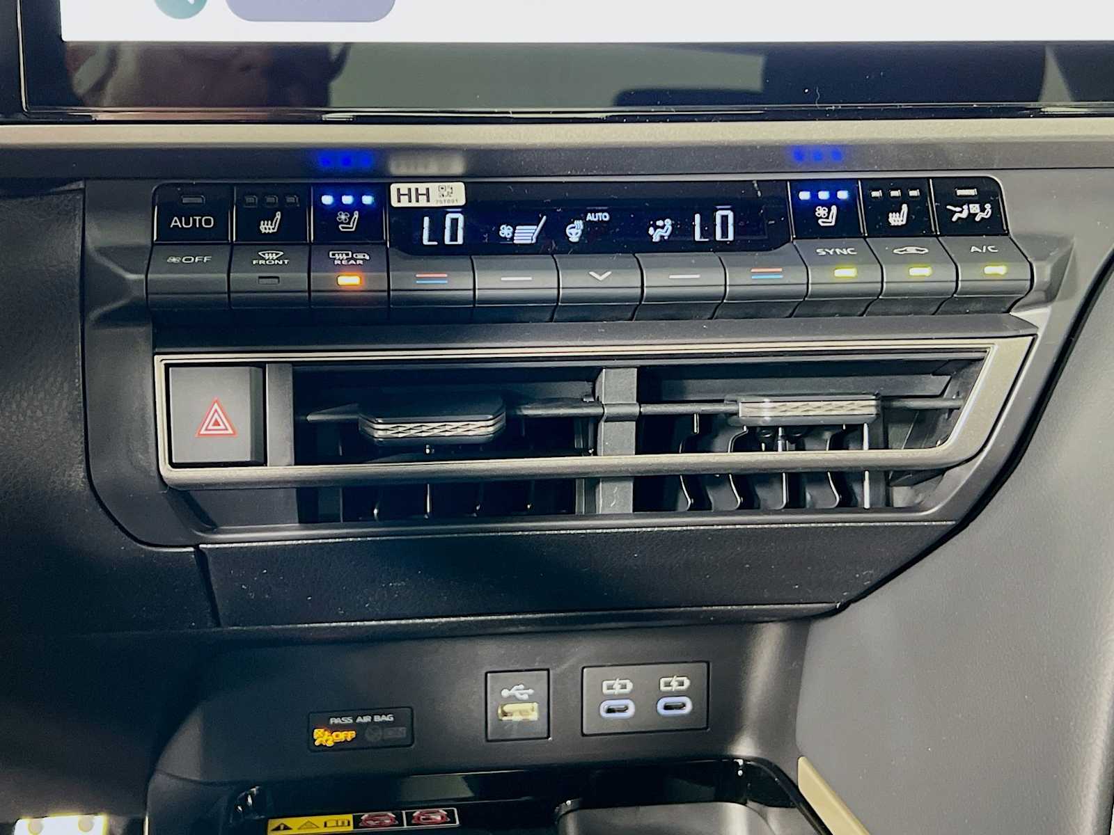 2025 Toyota Camry XSE - Photo 10