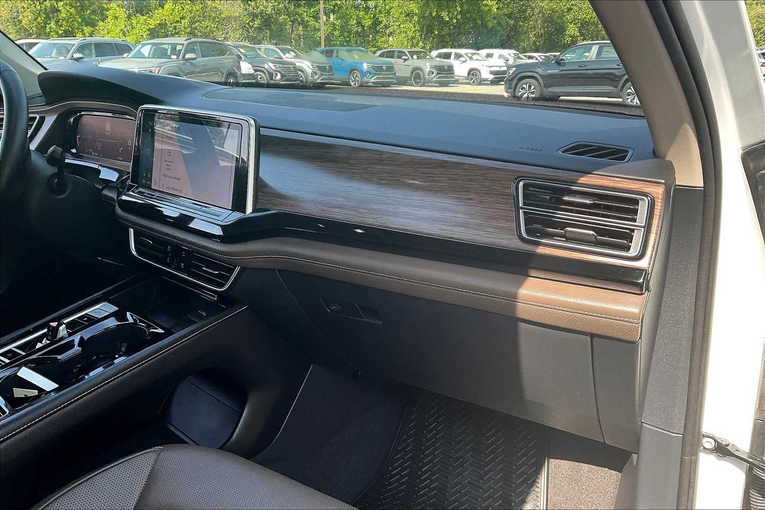 2024 Volkswagen Atlas 2.0T SEL - Photo 13