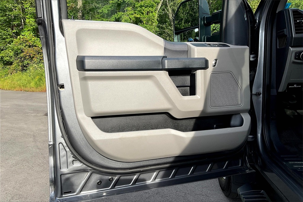 2022 Ford F-350SD XL - Photo 9