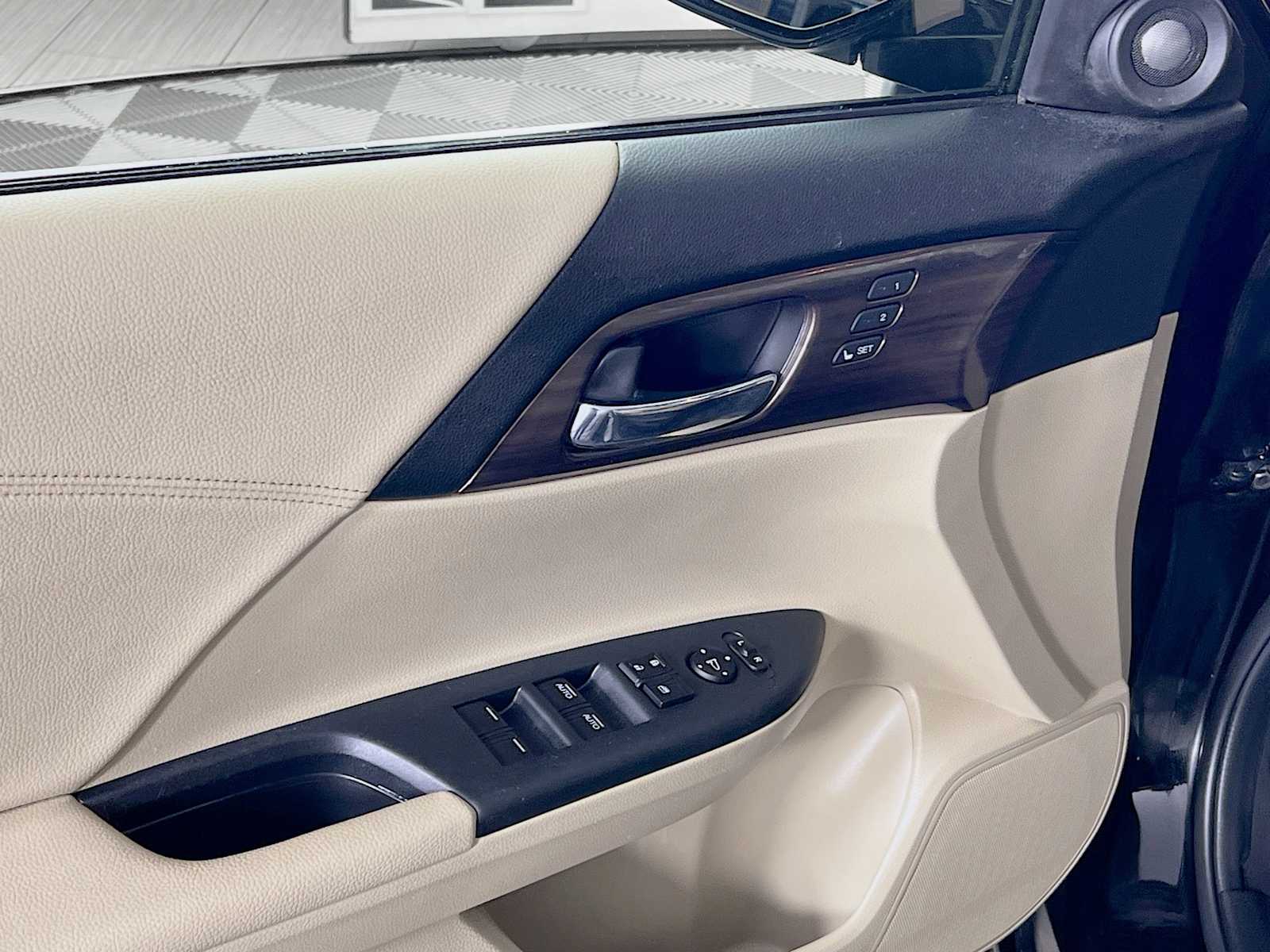 2017 Honda Accord Hybrid EX-L - Photo 17