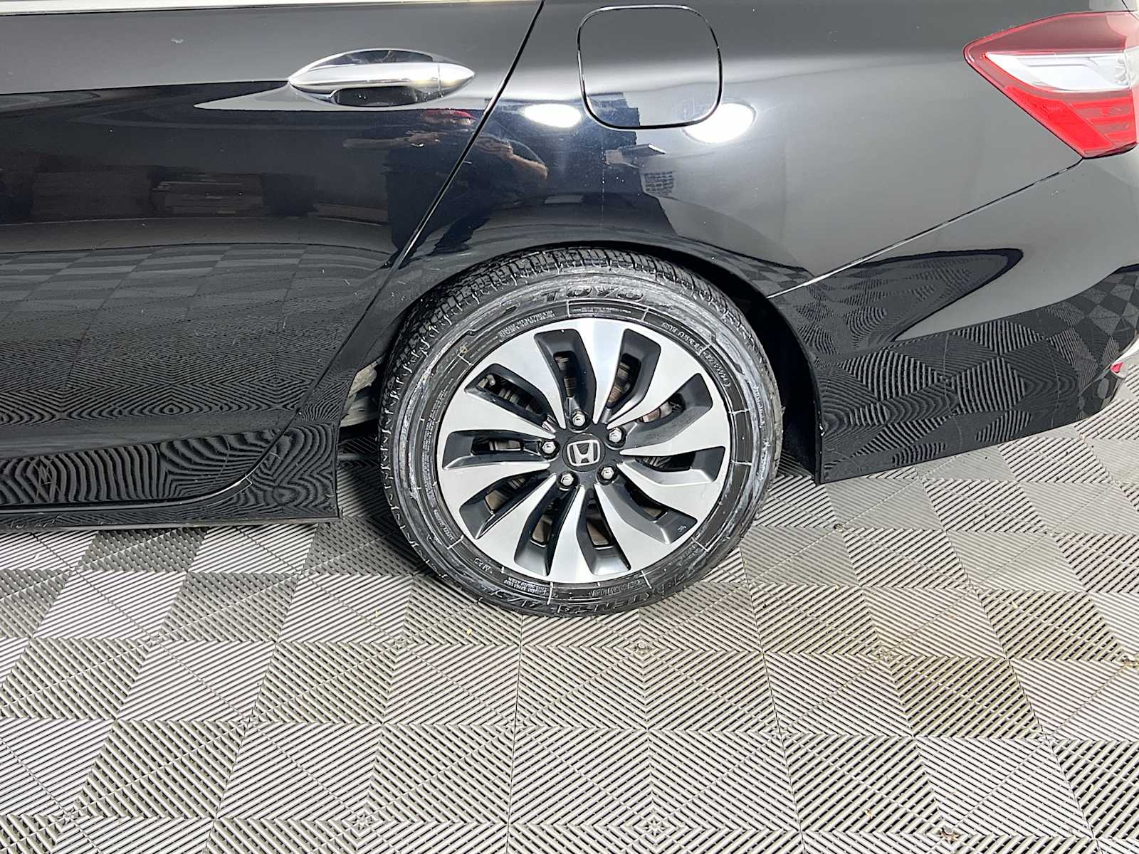 2017 Honda Accord Hybrid EX-L - Photo 31