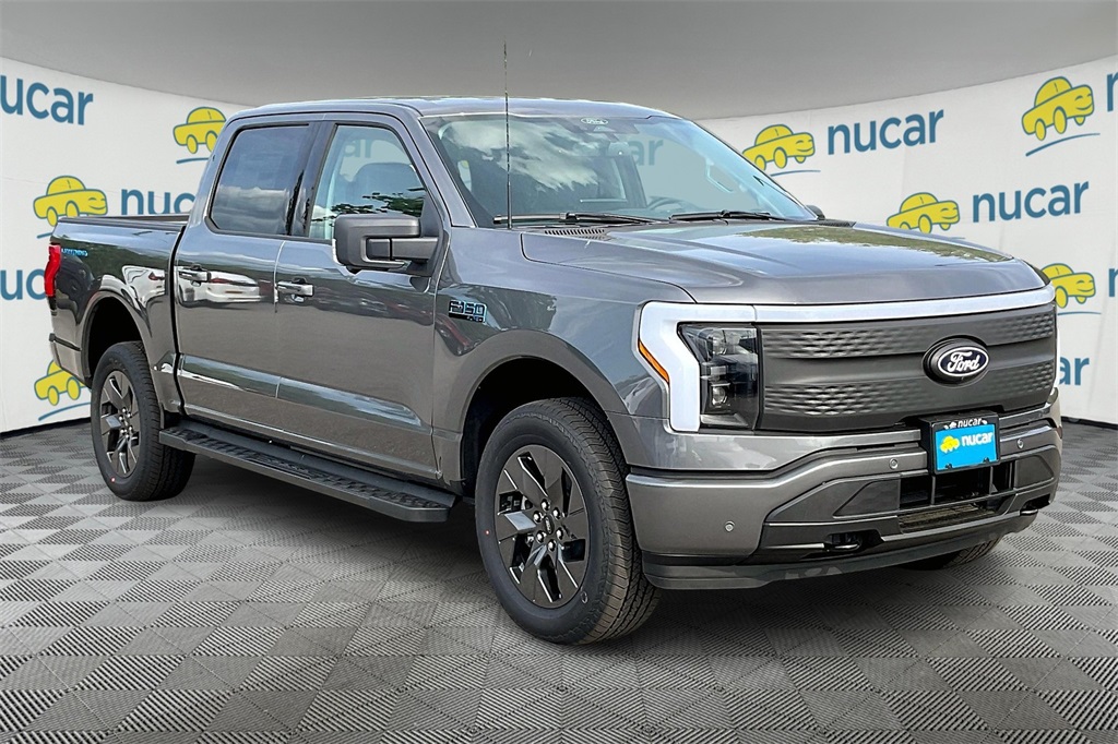 2025 Ford F-150 Lightning Flash's photo