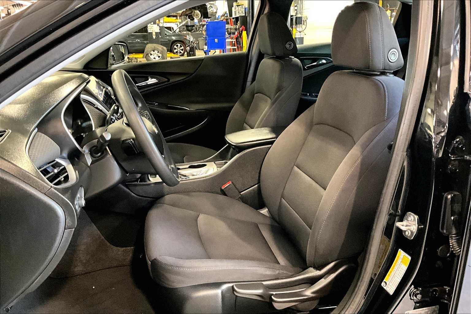 2019 Chevrolet Malibu LS - Photo 10