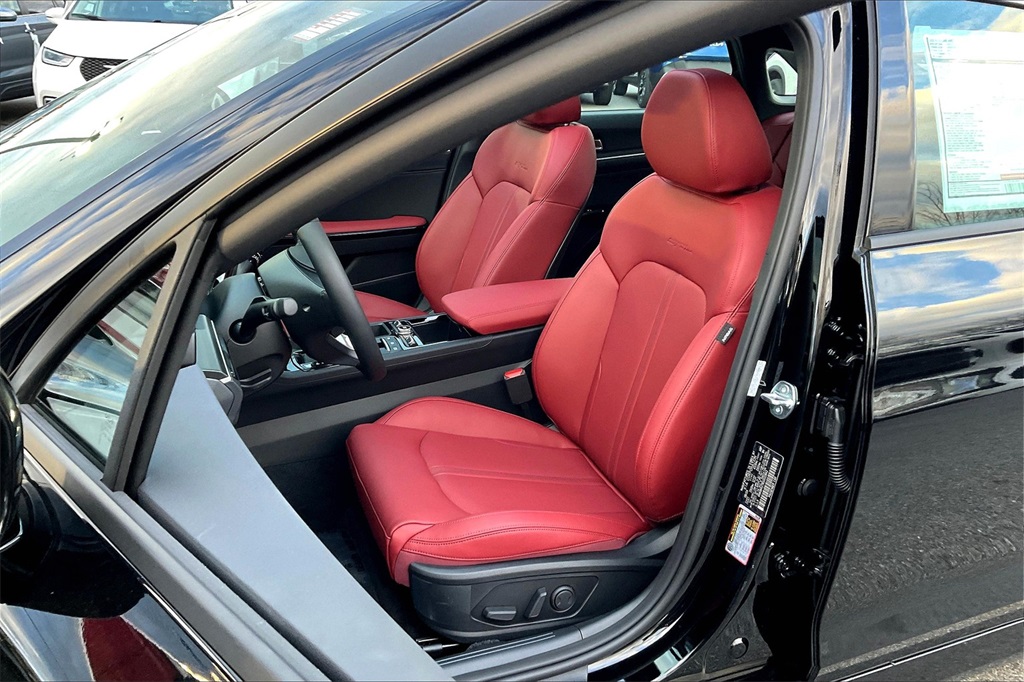 2025 Kia K5 GT-Line - Photo 11