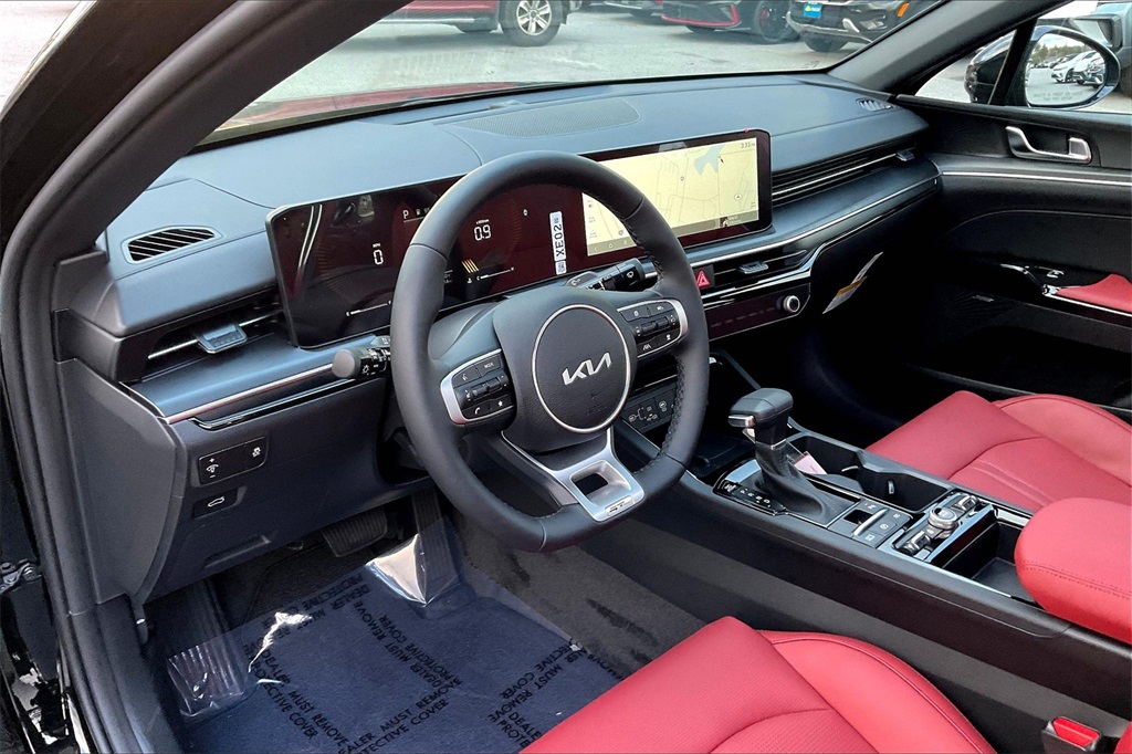 2025 Kia K5 GT-Line - Photo 9