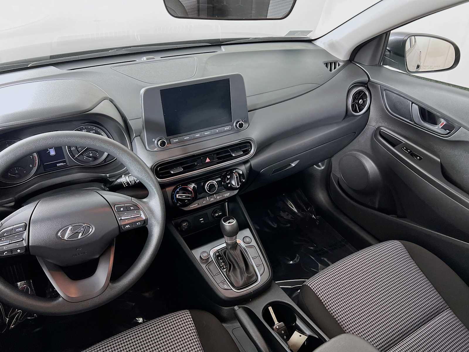 2022 Hyundai Kona SE - Photo 22