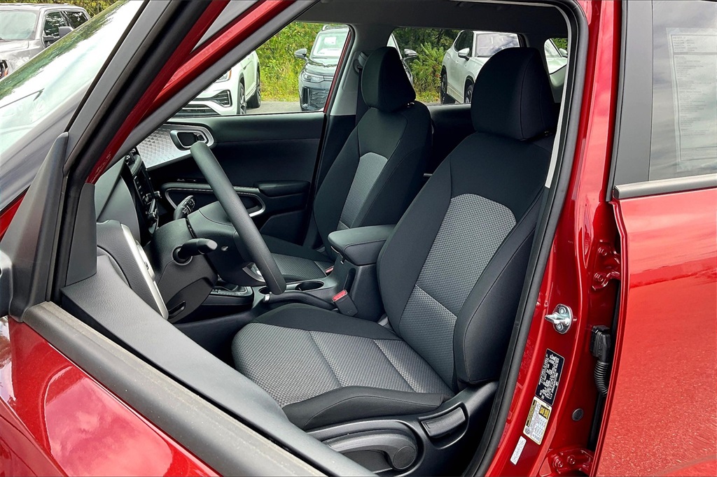 2025 Kia Soul LX - Photo 11