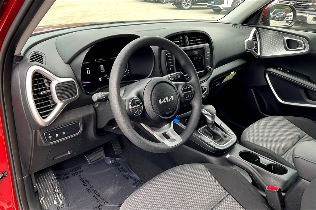 2025 Kia Soul LX - Photo 9