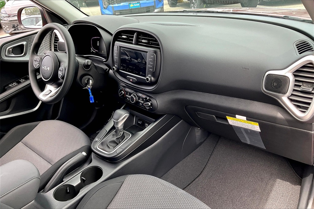 2025 Kia Soul LX - Photo 10