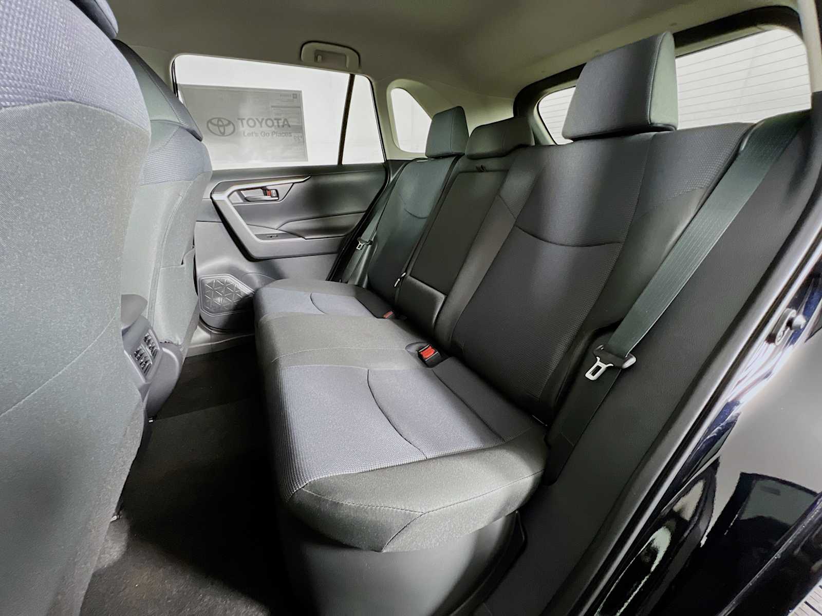 2025 Toyota RAV4 Hybrid LE - Photo 13
