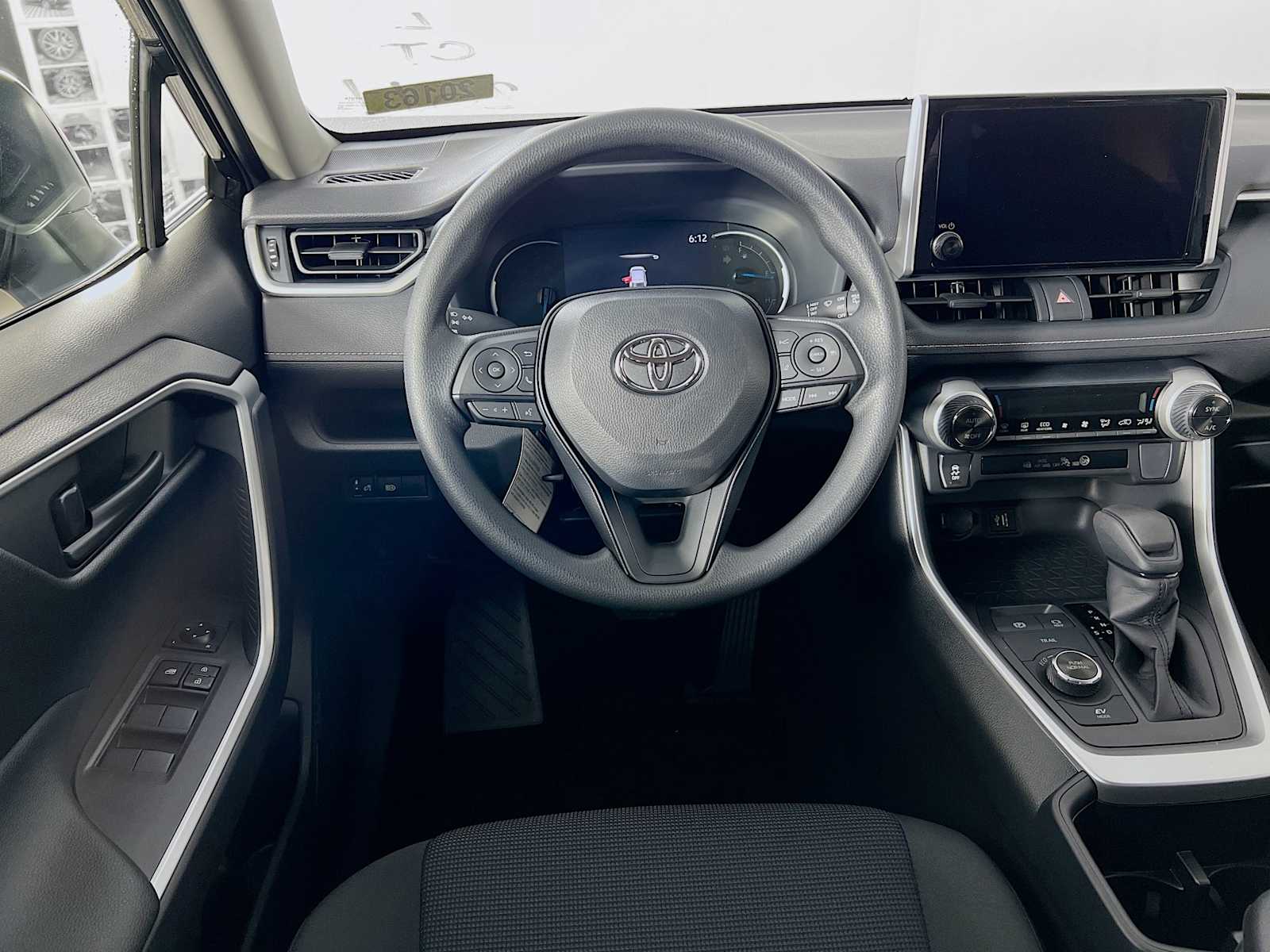 2025 Toyota RAV4 Hybrid LE - Photo 15