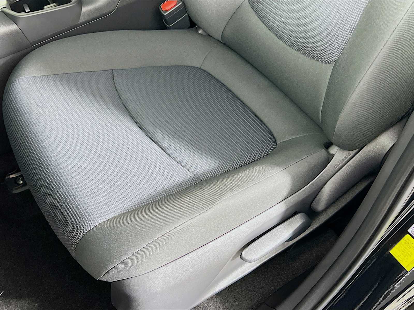 2025 Toyota RAV4 Hybrid LE - Photo 17
