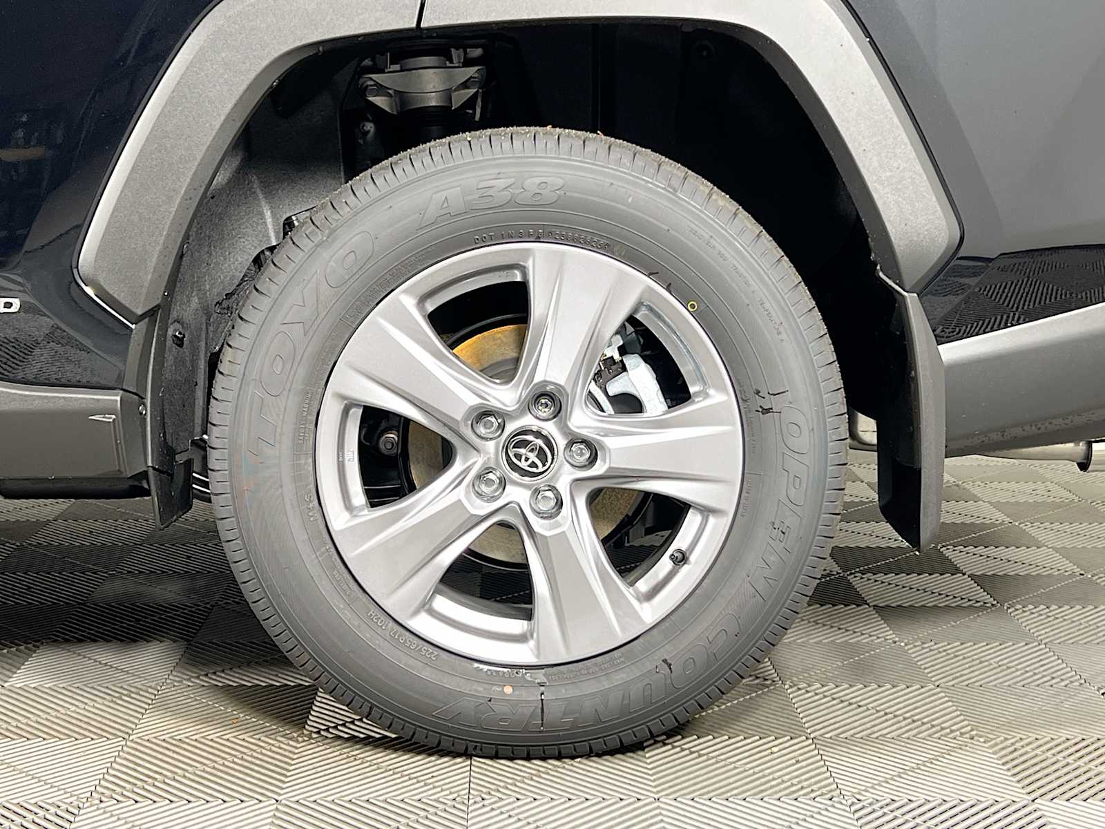 2025 Toyota RAV4 Hybrid LE - Photo 19
