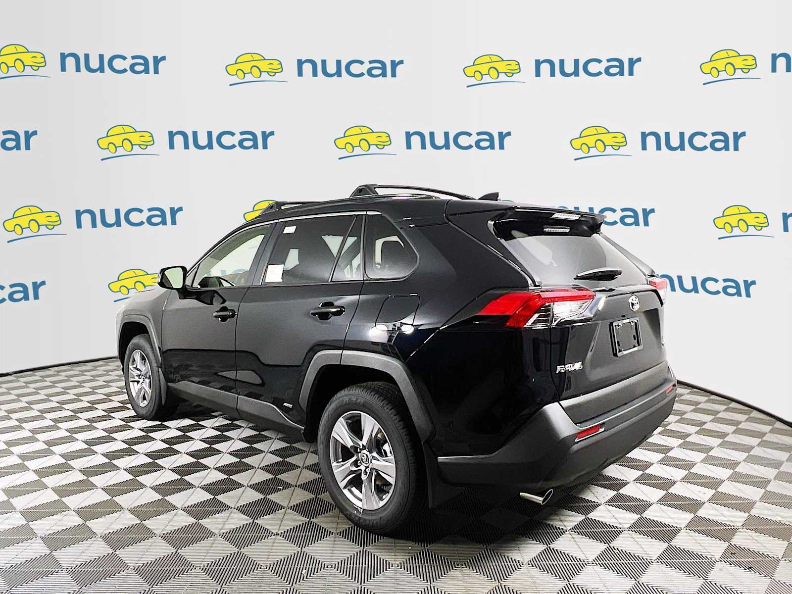 2025 Toyota RAV4 Hybrid LE - Photo 4