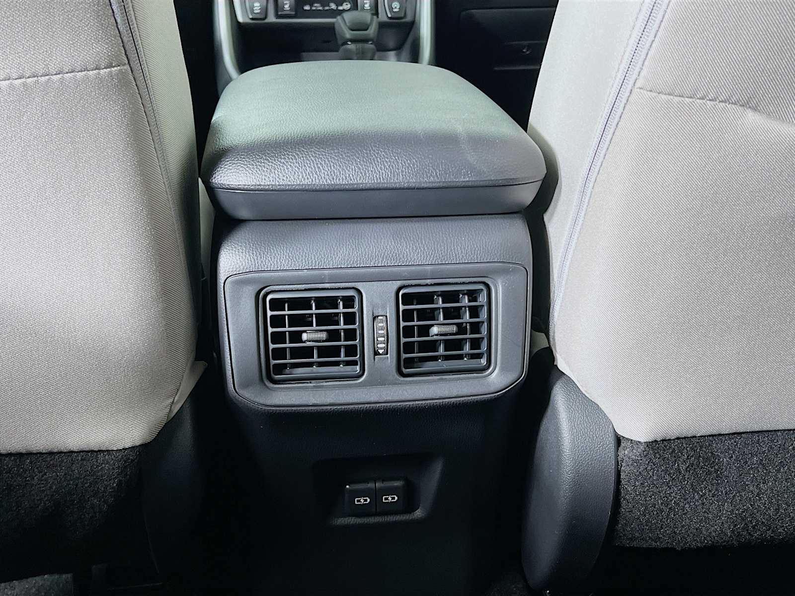 2025 Toyota RAV4 XLE - Photo 14