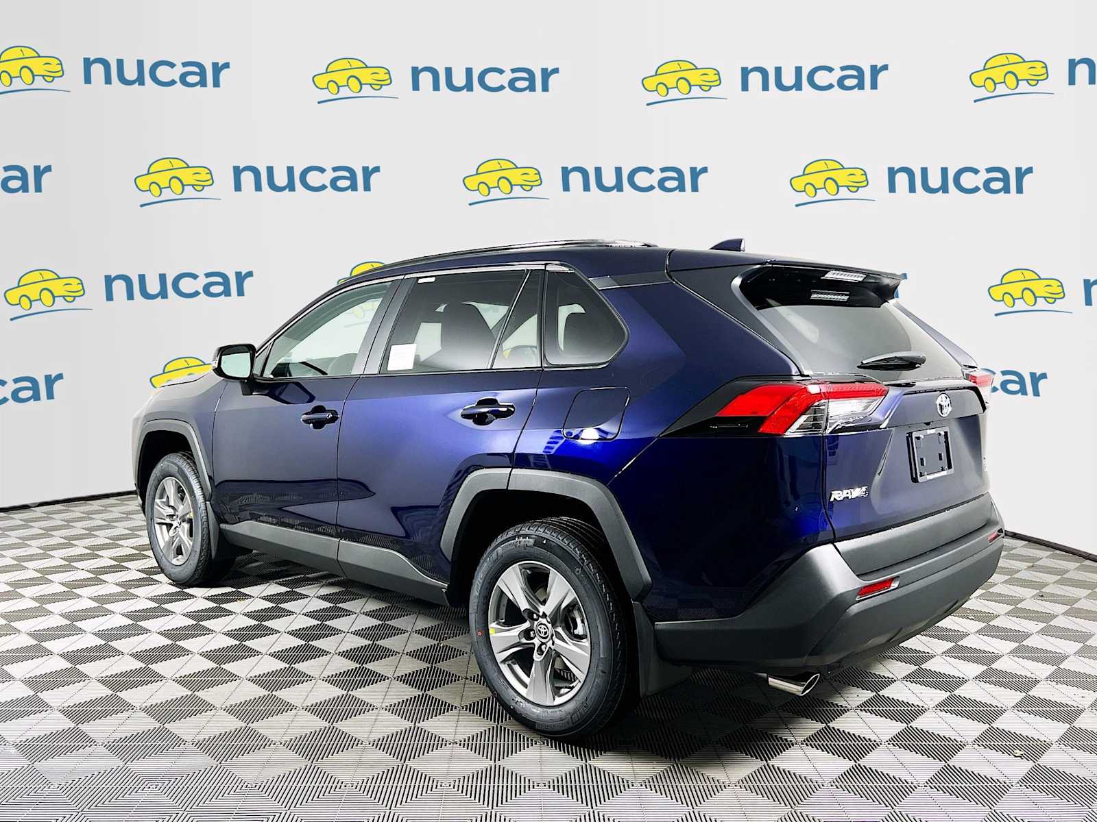 2025 Toyota RAV4 XLE - Photo 4