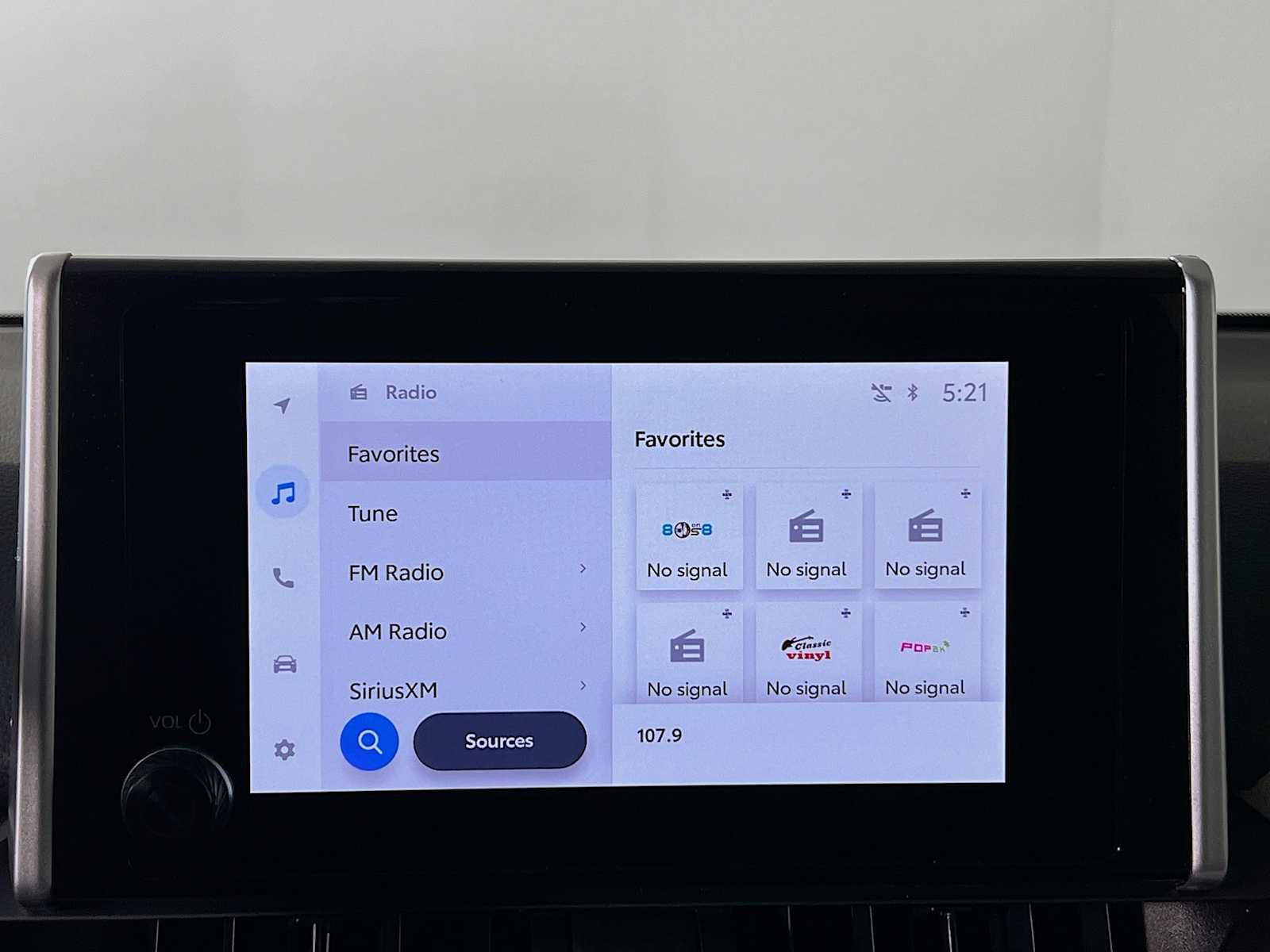 2025 Toyota RAV4 XLE - Photo 8