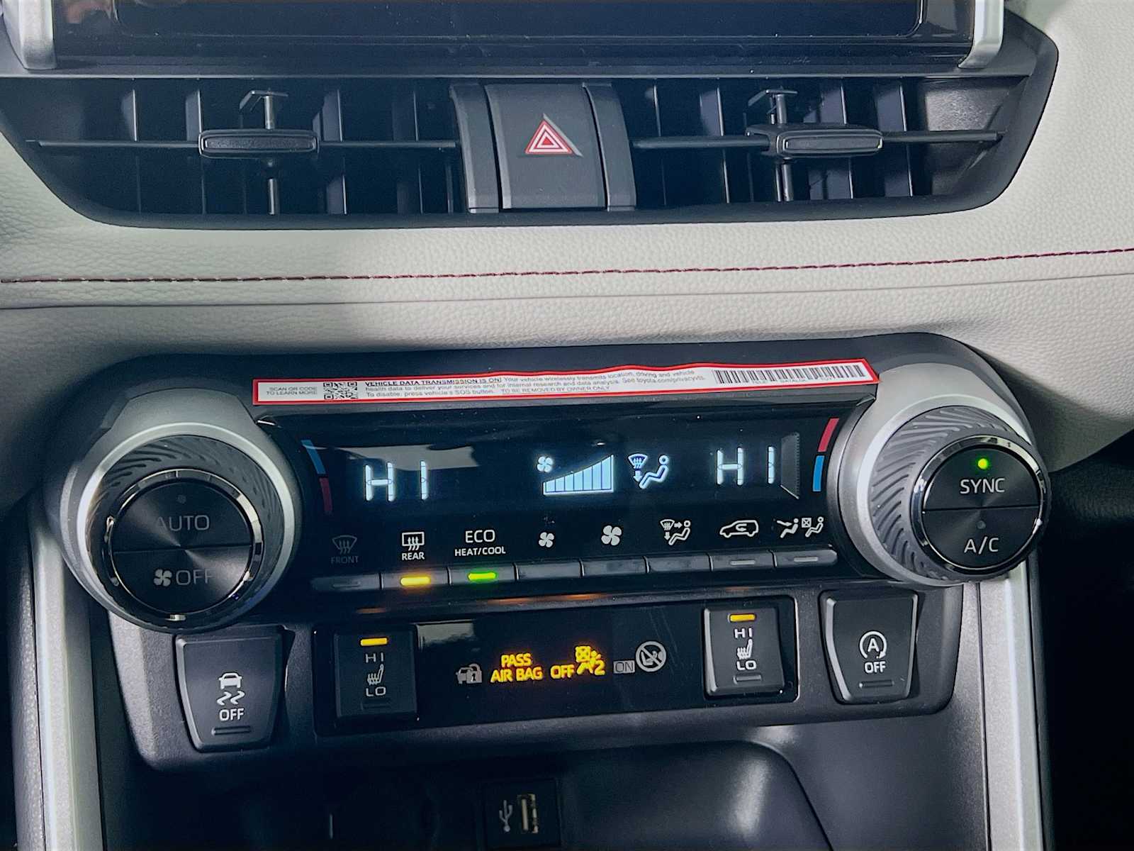 2025 Toyota RAV4 XLE - Photo 10