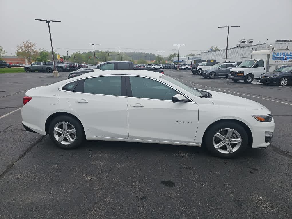 2023 Chevrolet Malibu LT - Photo 2