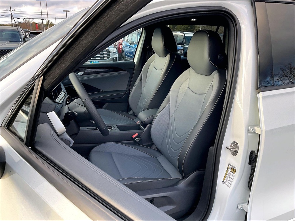 2026 Volkswagen Tiguan 2.0T SE R-Line Black - Photo 11