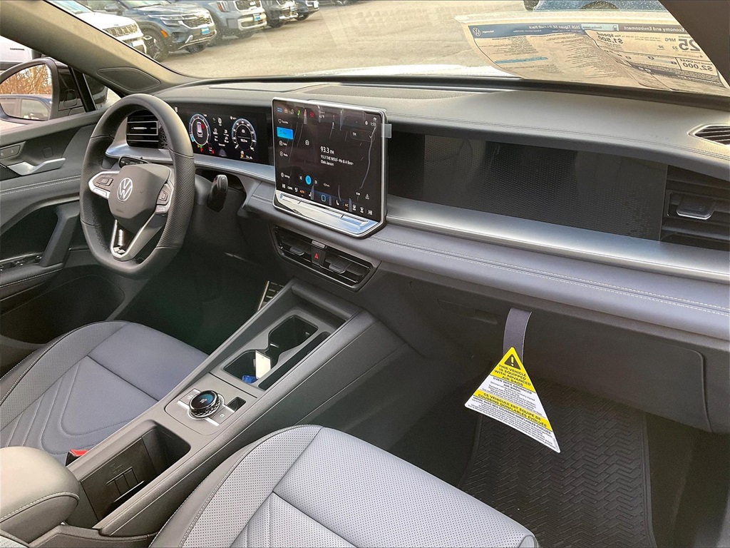 2026 Volkswagen Tiguan 2.0T SE R-Line Black - Photo 10