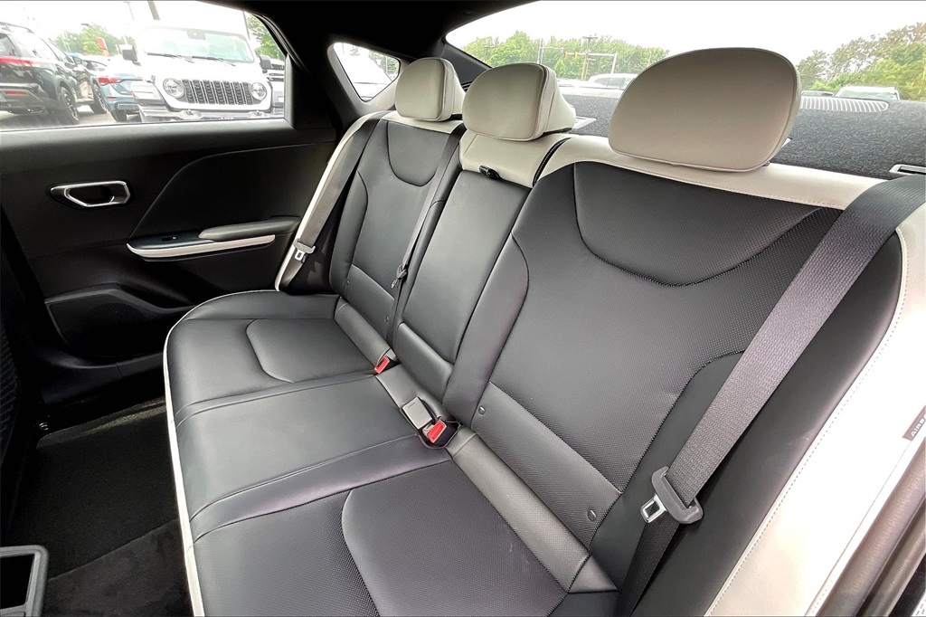 2025 Kia K4 GT-Line - Photo 15
