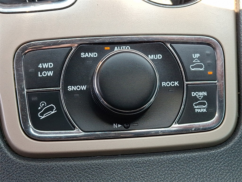 2017 Jeep Grand Cherokee Overland - Photo 24