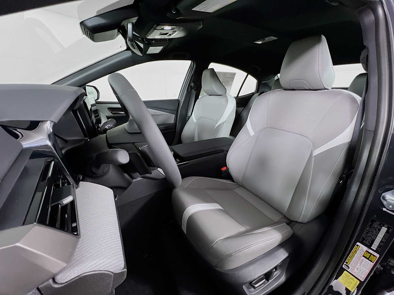 2025 Toyota Camry SE - Photo 12