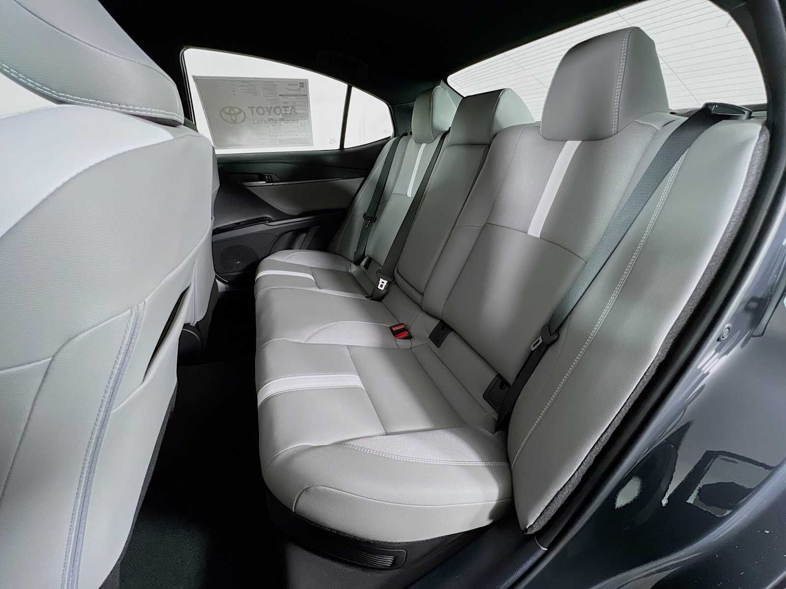 2025 Toyota Camry SE - Photo 13