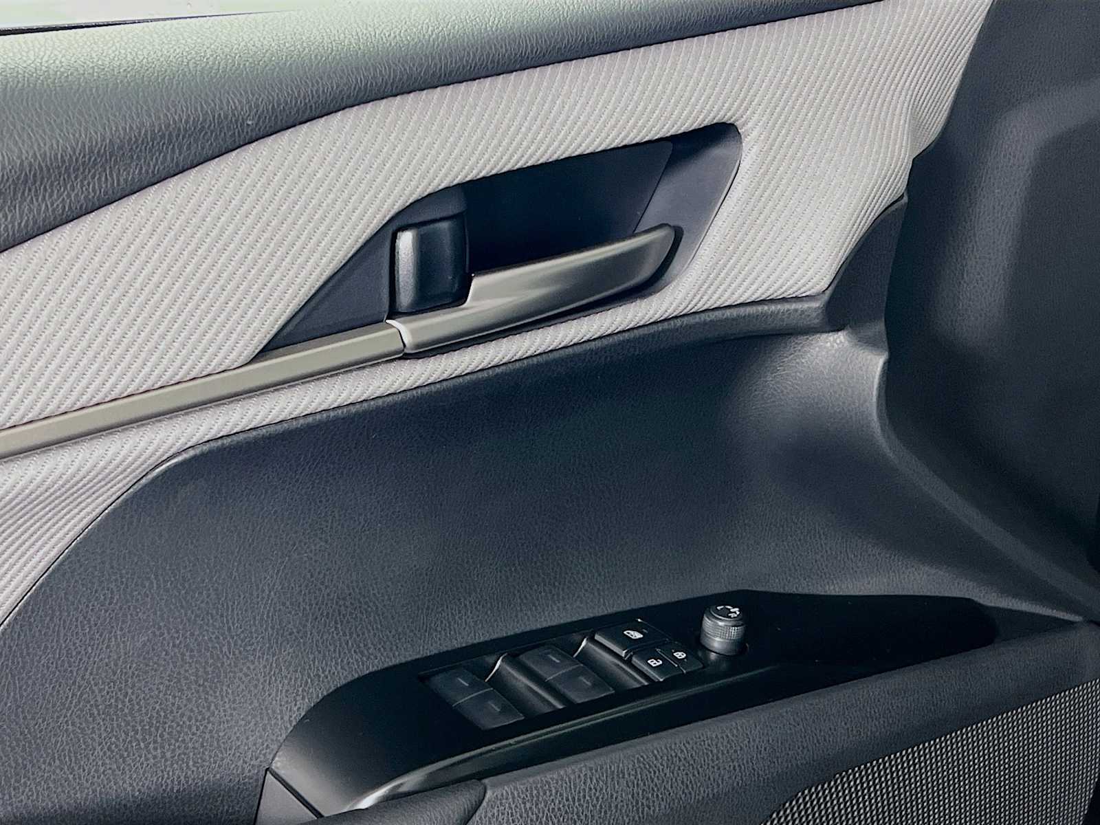 2025 Toyota Camry SE - Photo 16