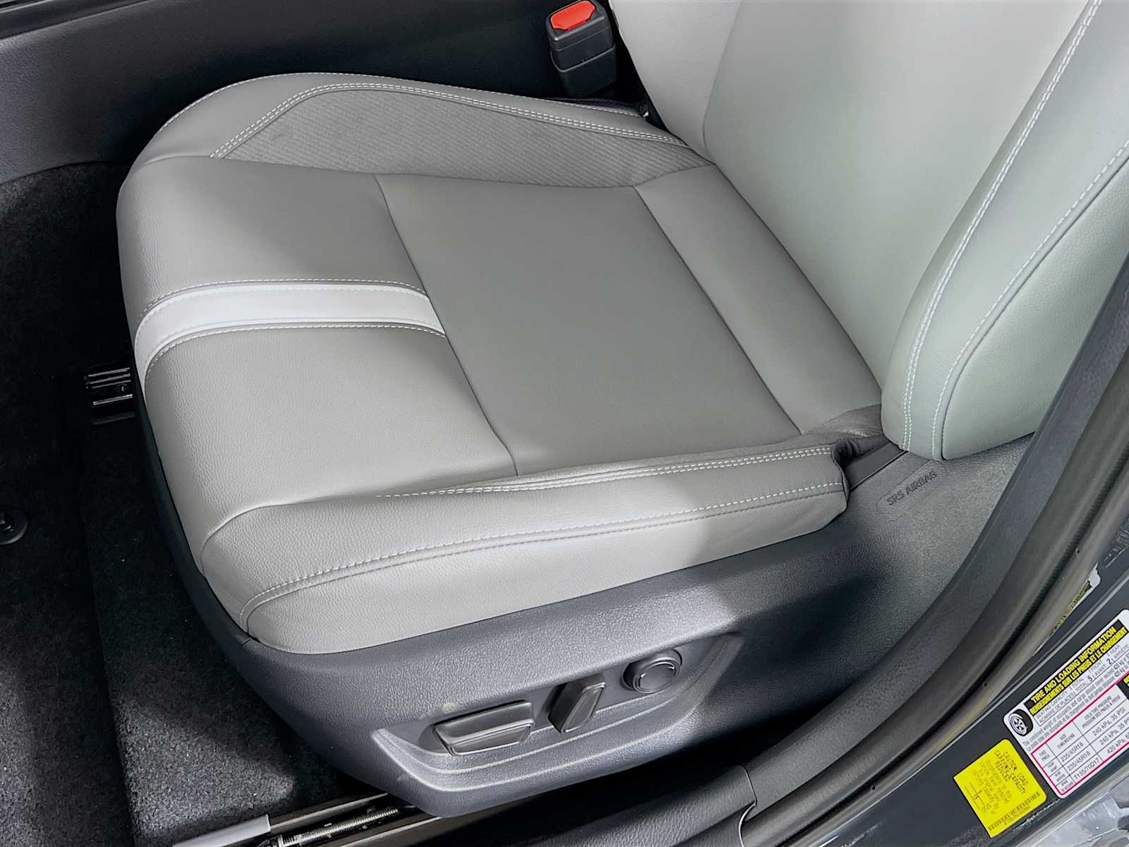 2025 Toyota Camry SE - Photo 17