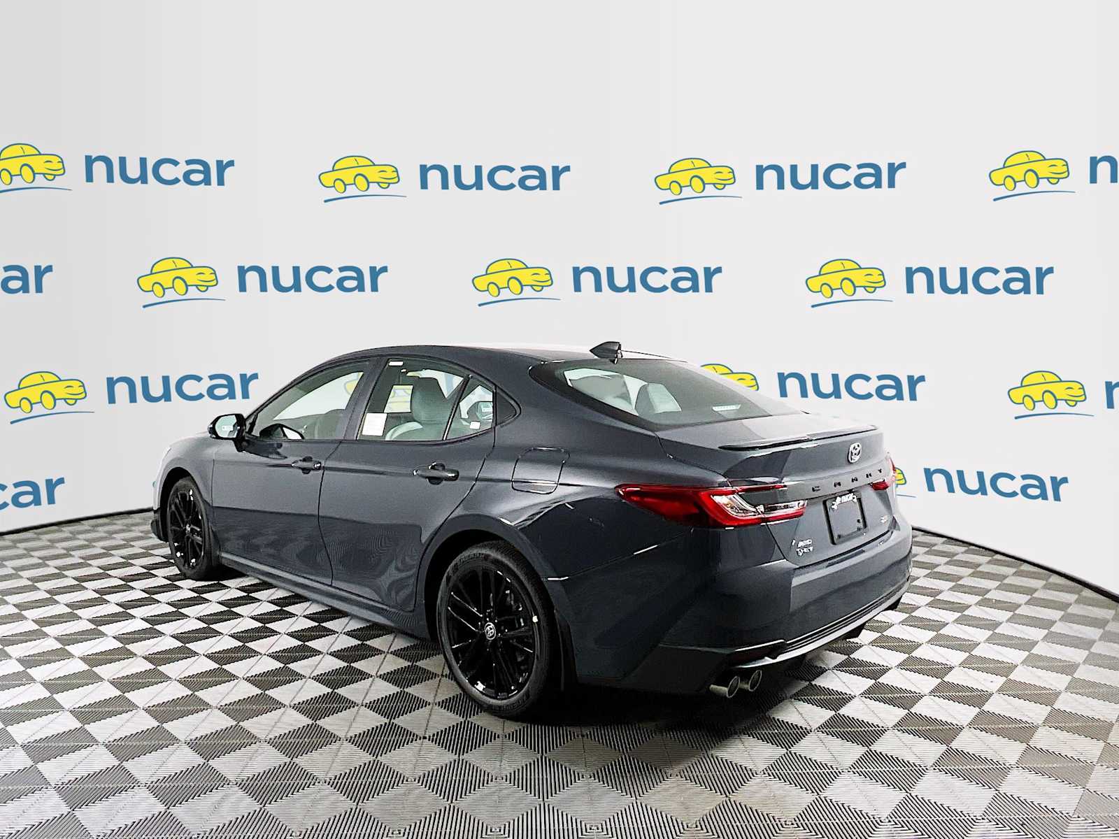 2025 Toyota Camry SE - Photo 4