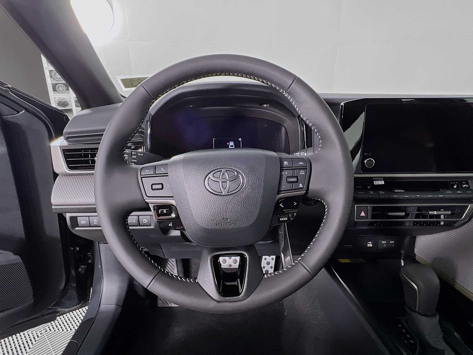 2025 Toyota Camry SE - Photo 7