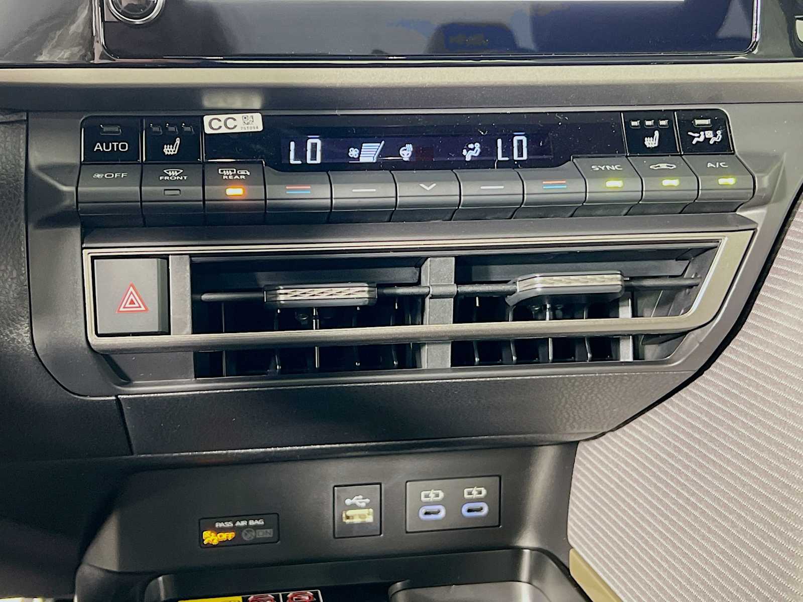 2025 Toyota Camry SE - Photo 10