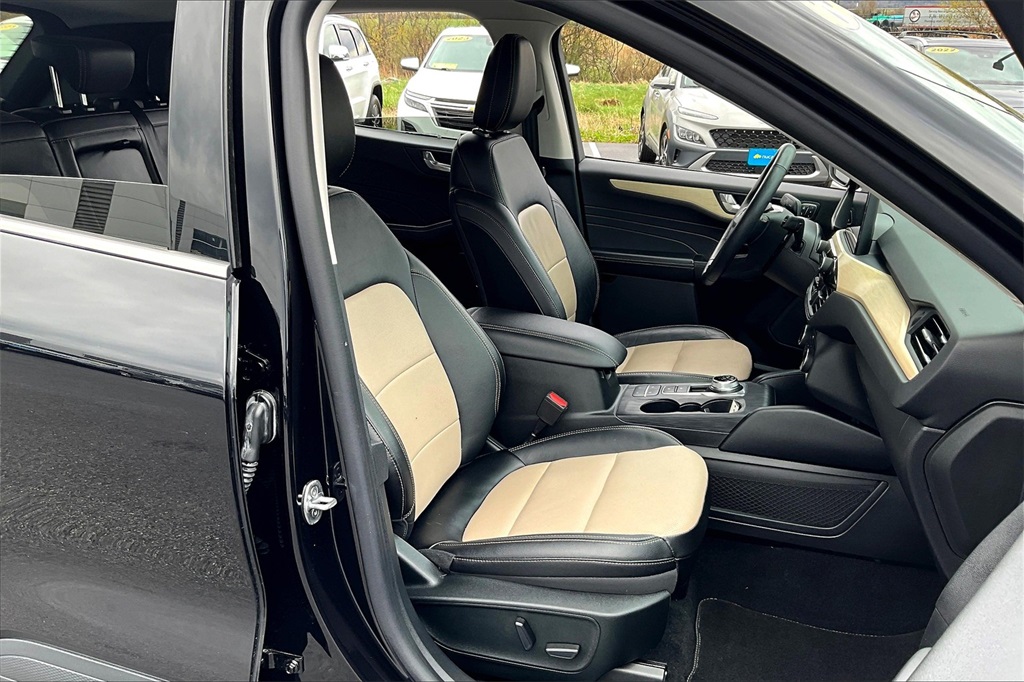 2022 Ford Escape Titanium - Photo 11