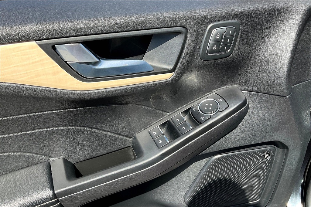 2022 Ford Escape Titanium - Photo 37