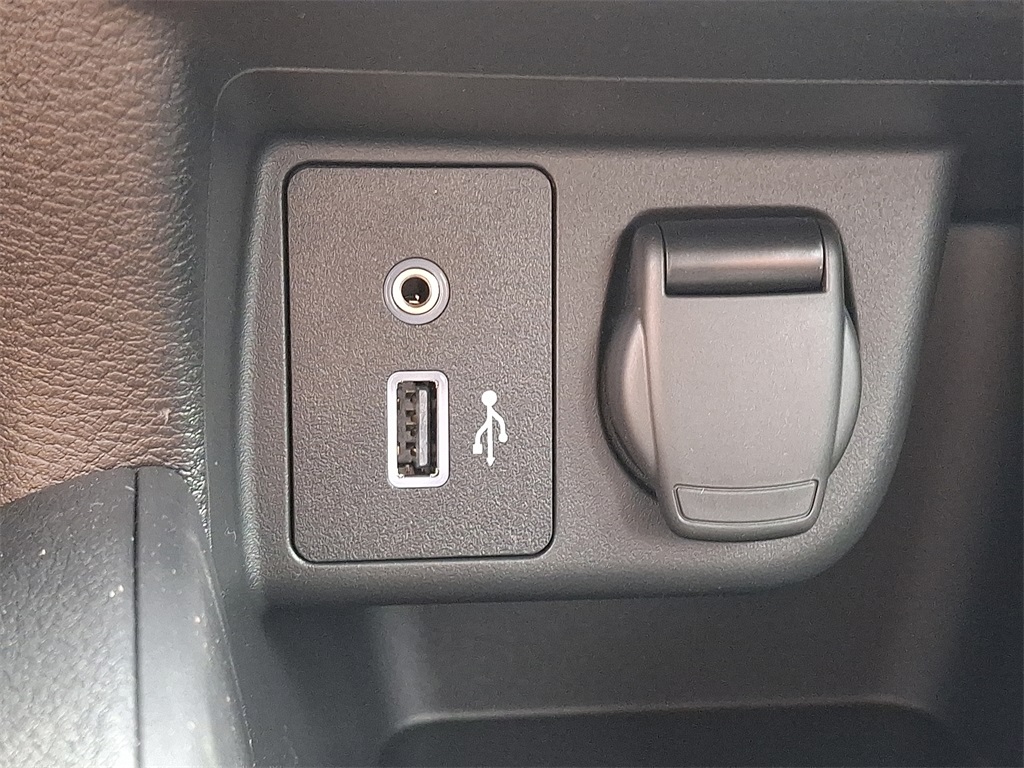 2025 Nissan Versa 1.6 S - Photo 14