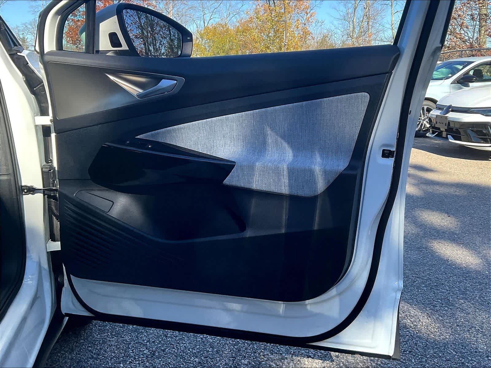 2023 Volkswagen ID.4 Pro - Photo 12