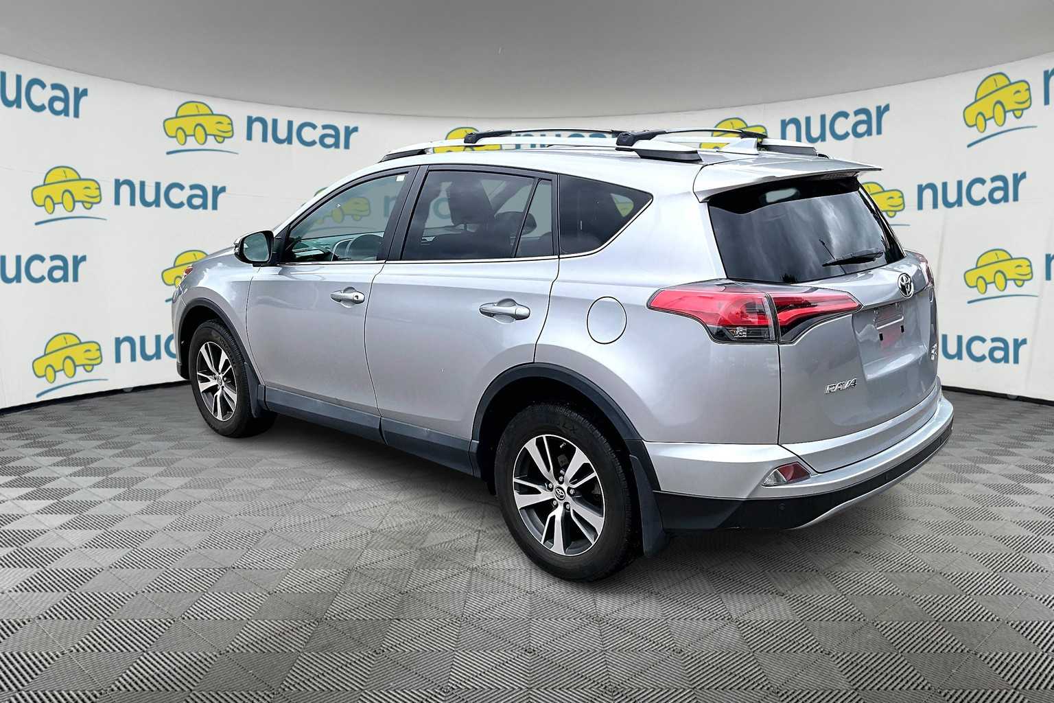 2017 Toyota RAV4 XLE - Photo 3