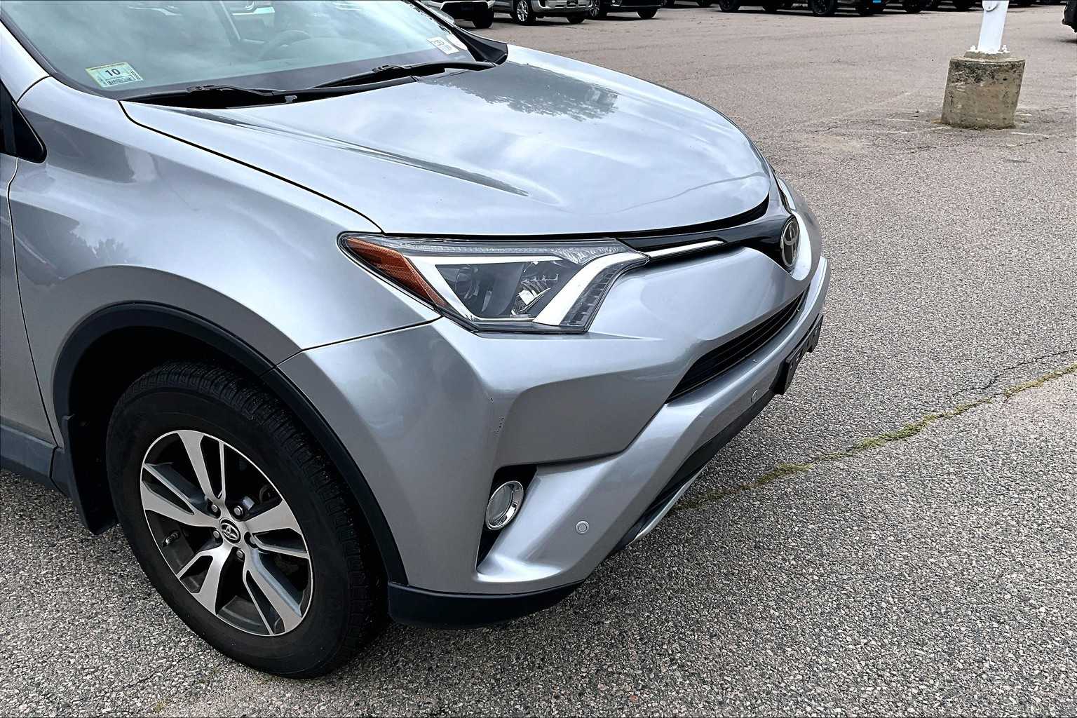 2017 Toyota RAV4 XLE - Photo 5
