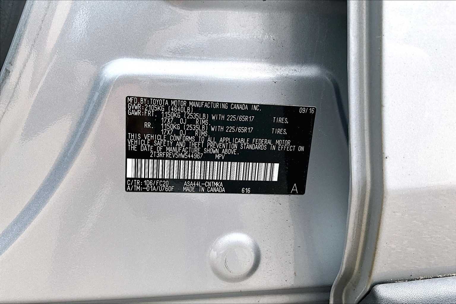 2017 Toyota RAV4 XLE - Photo 6