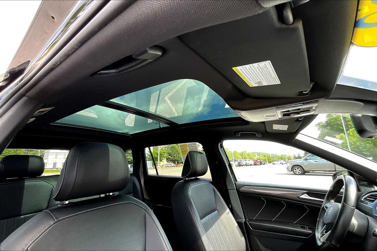 2022 Volkswagen Tiguan SE R-Line Black - Photo 22