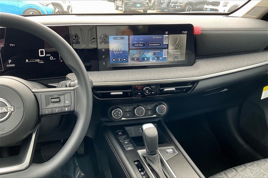 2025 Nissan Kicks SV - Photo 13