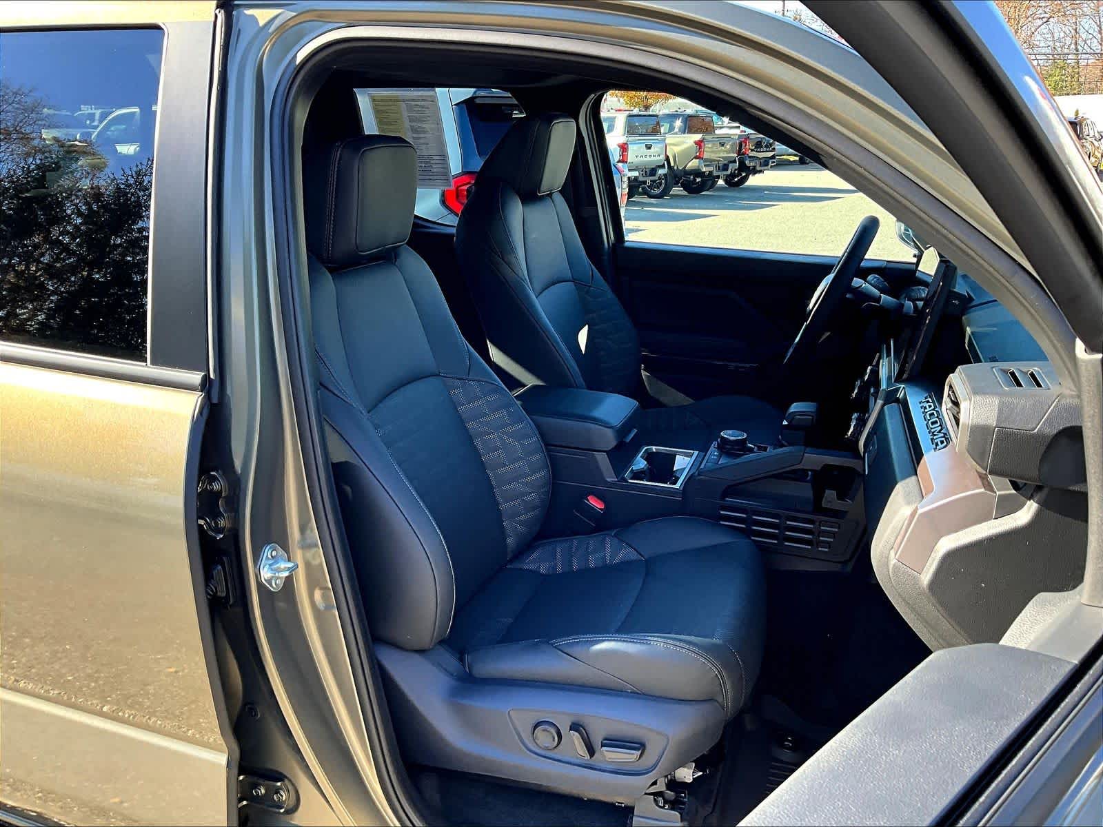 2025 Toyota Tacoma TRD Sport - Photo 11