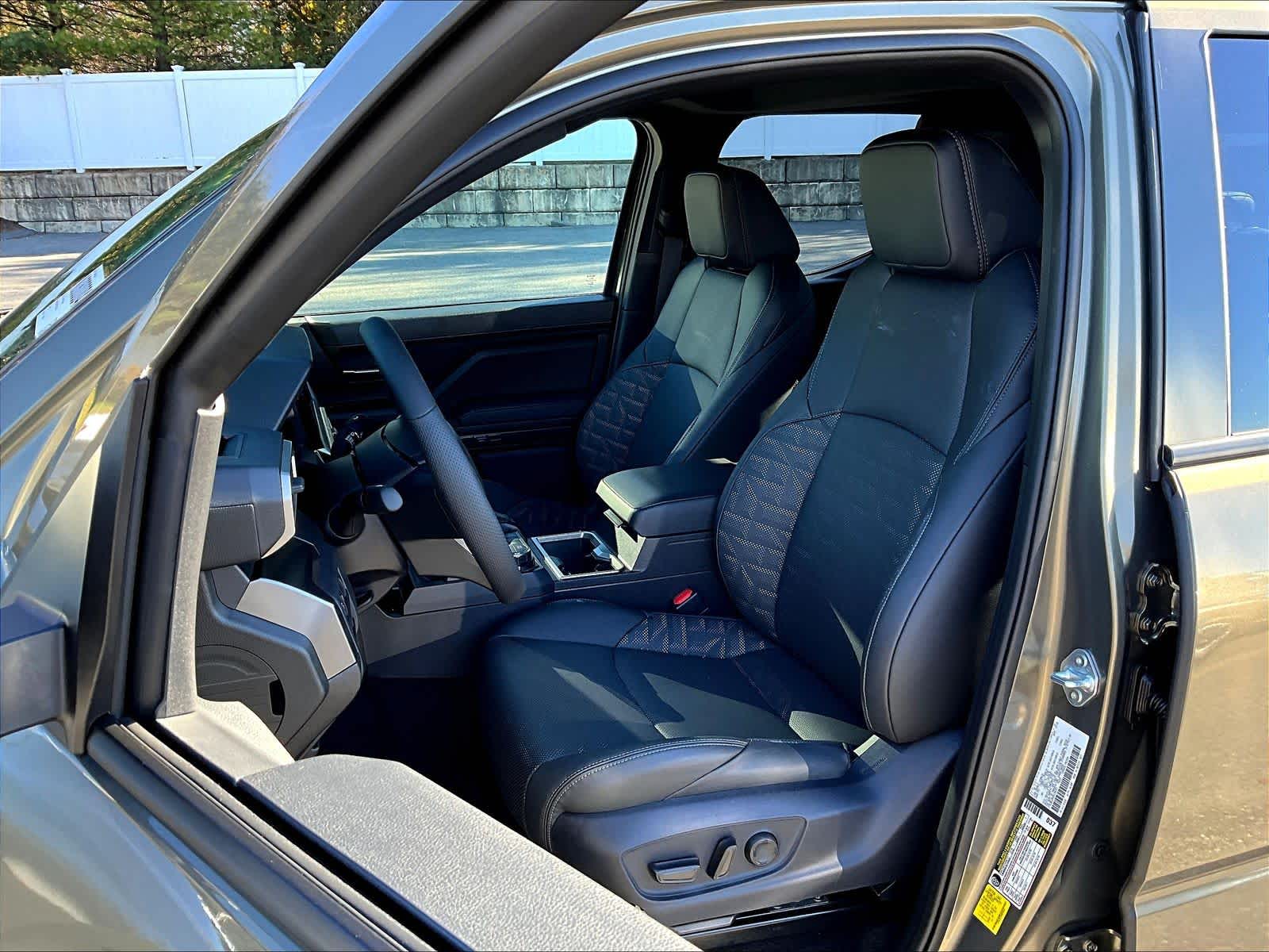 2025 Toyota Tacoma TRD Sport - Photo 10