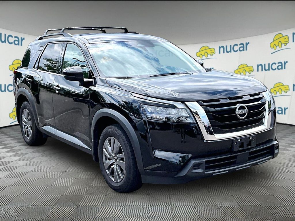2024 Nissan Pathfinder SV