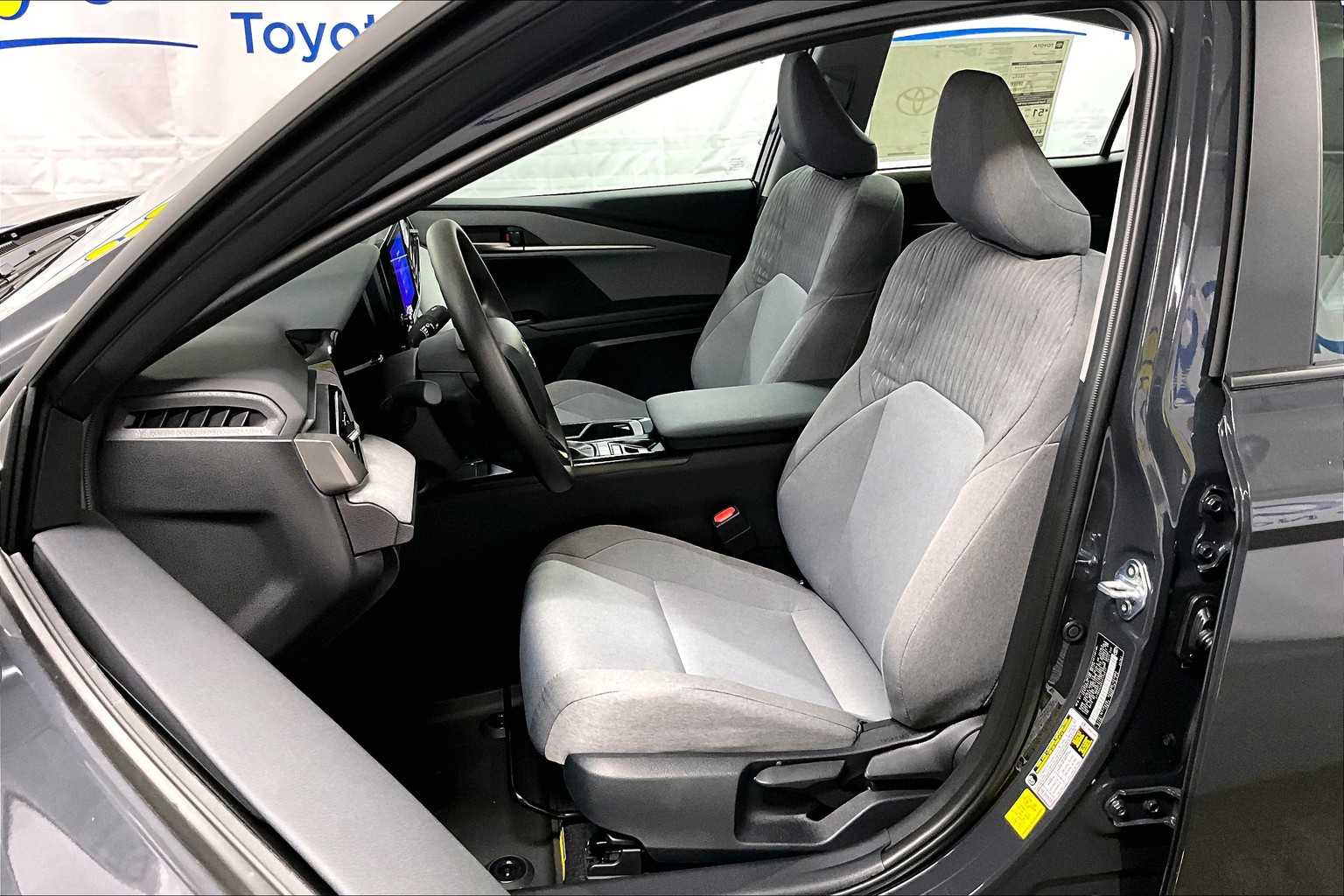 2025 Toyota Camry LE - Photo 11