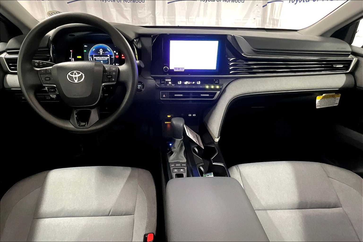 2025 Toyota Camry LE - Photo 12