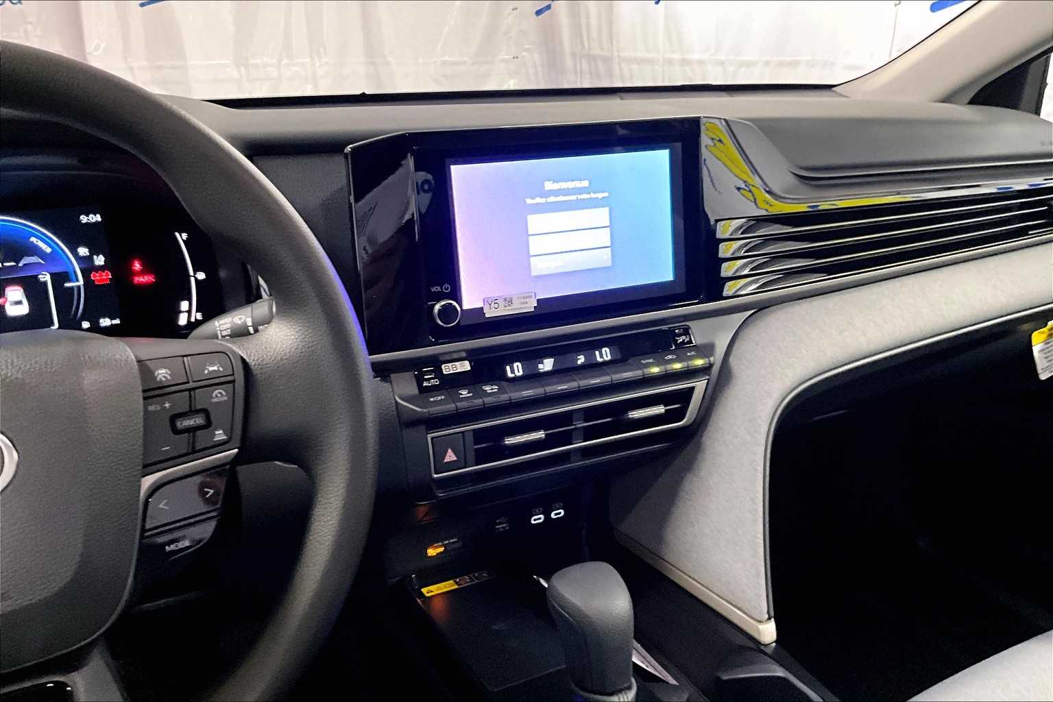 2025 Toyota Camry LE - Photo 13